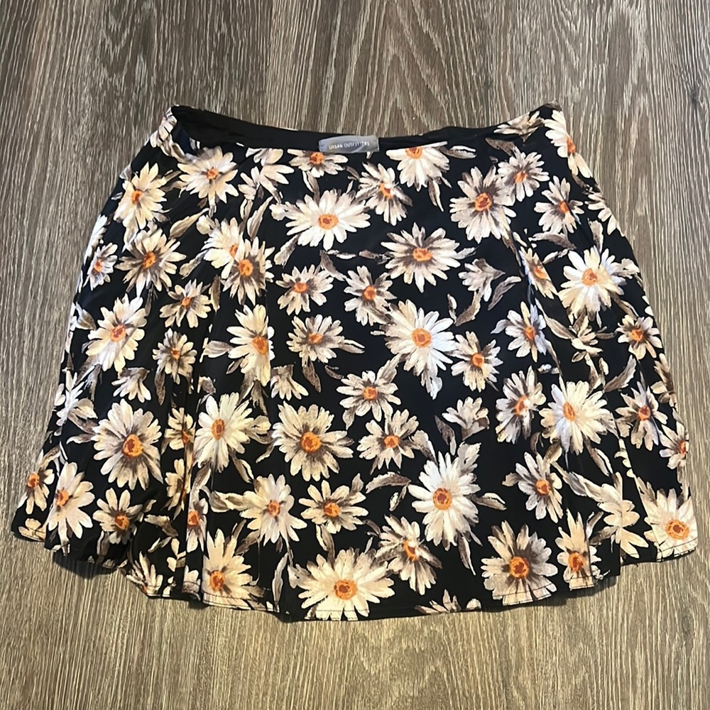 Urban outfitters black daisy print mini skirt